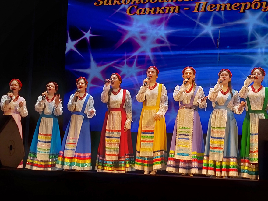 Русские песни на концерте