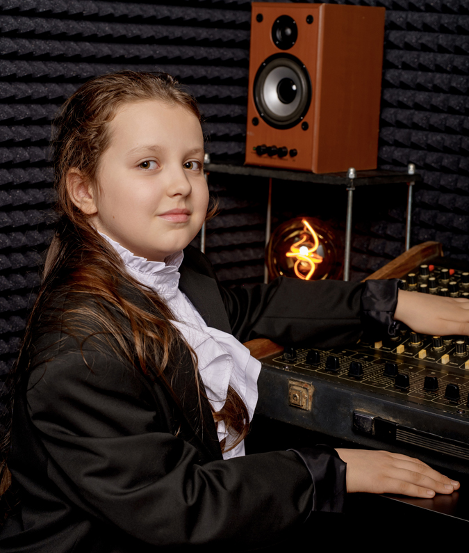 Есения Матвейчук - певица и вокалистка, русская народная песня.